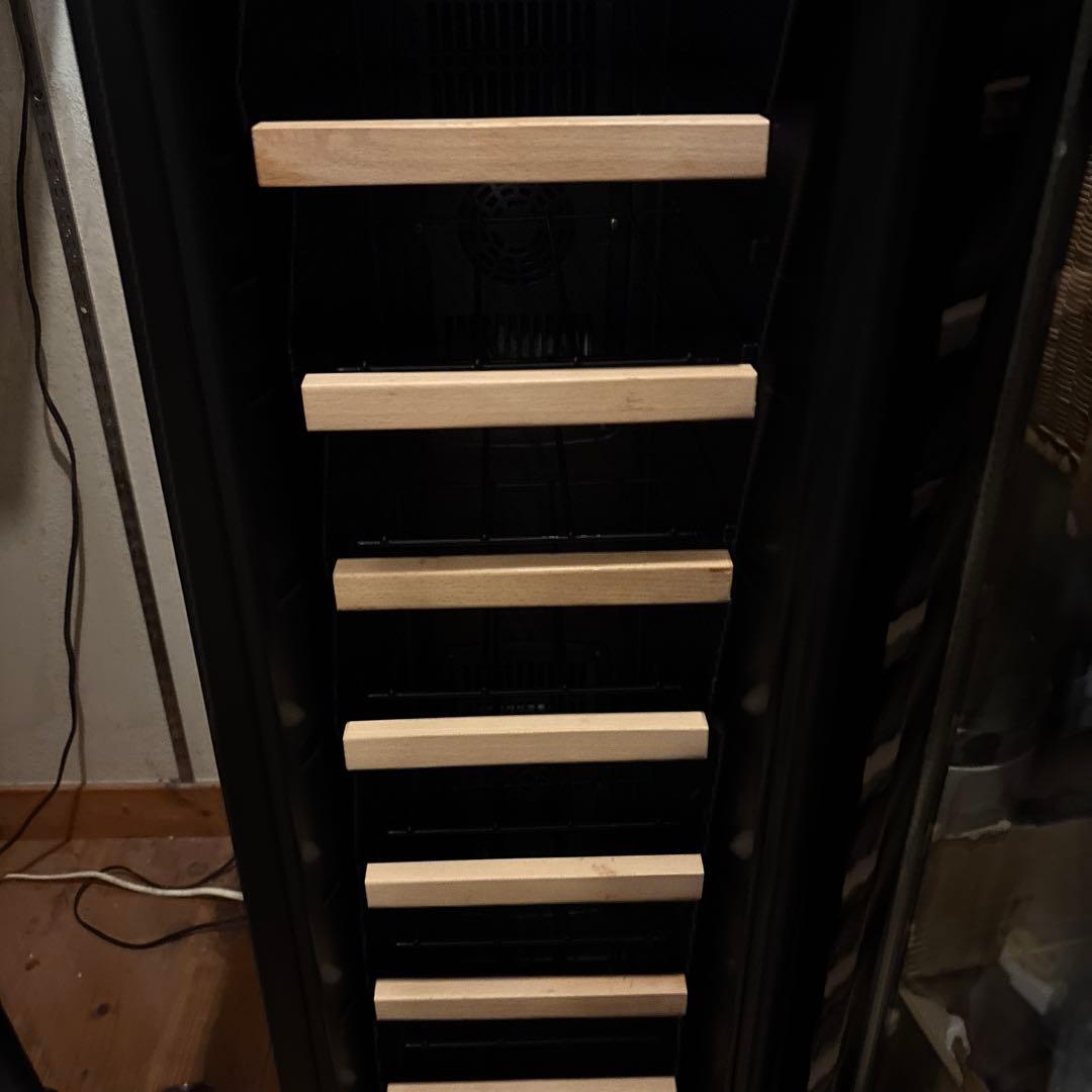 （中古美品）デバイスタイル 右開きワインセラー(18本収納) CF-P18W