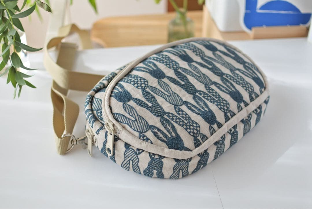 ミナペルホネン　ポンピアのカンガルーバッグ