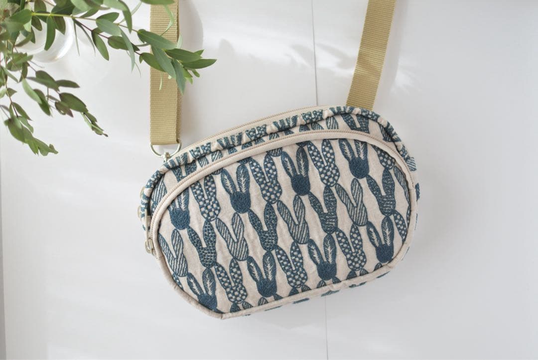 ミナペルホネン　ポンピアのカンガルーバッグ