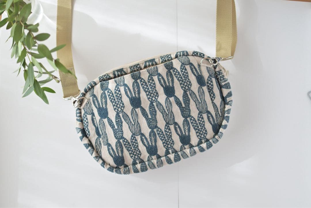 ミナペルホネン　ポンピアのカンガルーバッグ