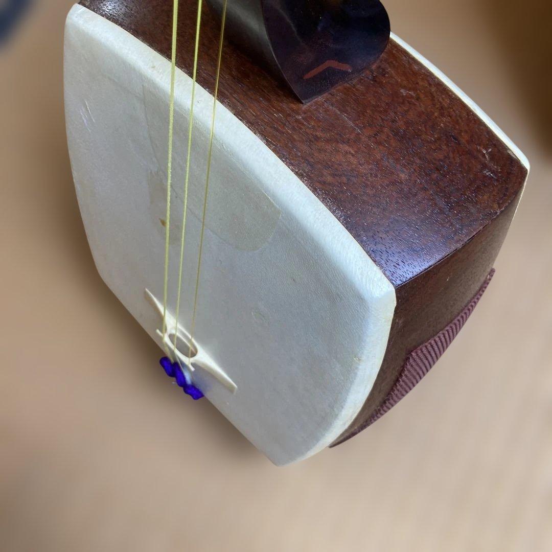 三味線1棹、収納長袋及び三味線の2棹立箱の3点セット