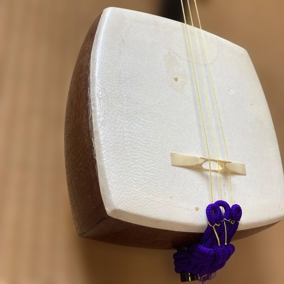 三味線1棹、収納長袋及び三味線の2棹立箱の3点セット