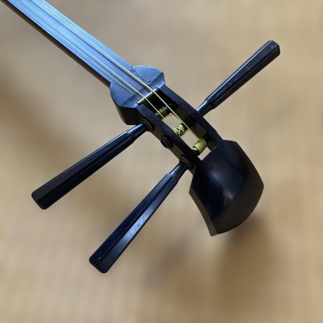 三味線1棹、収納長袋及び三味線の2棹立箱の3点セット