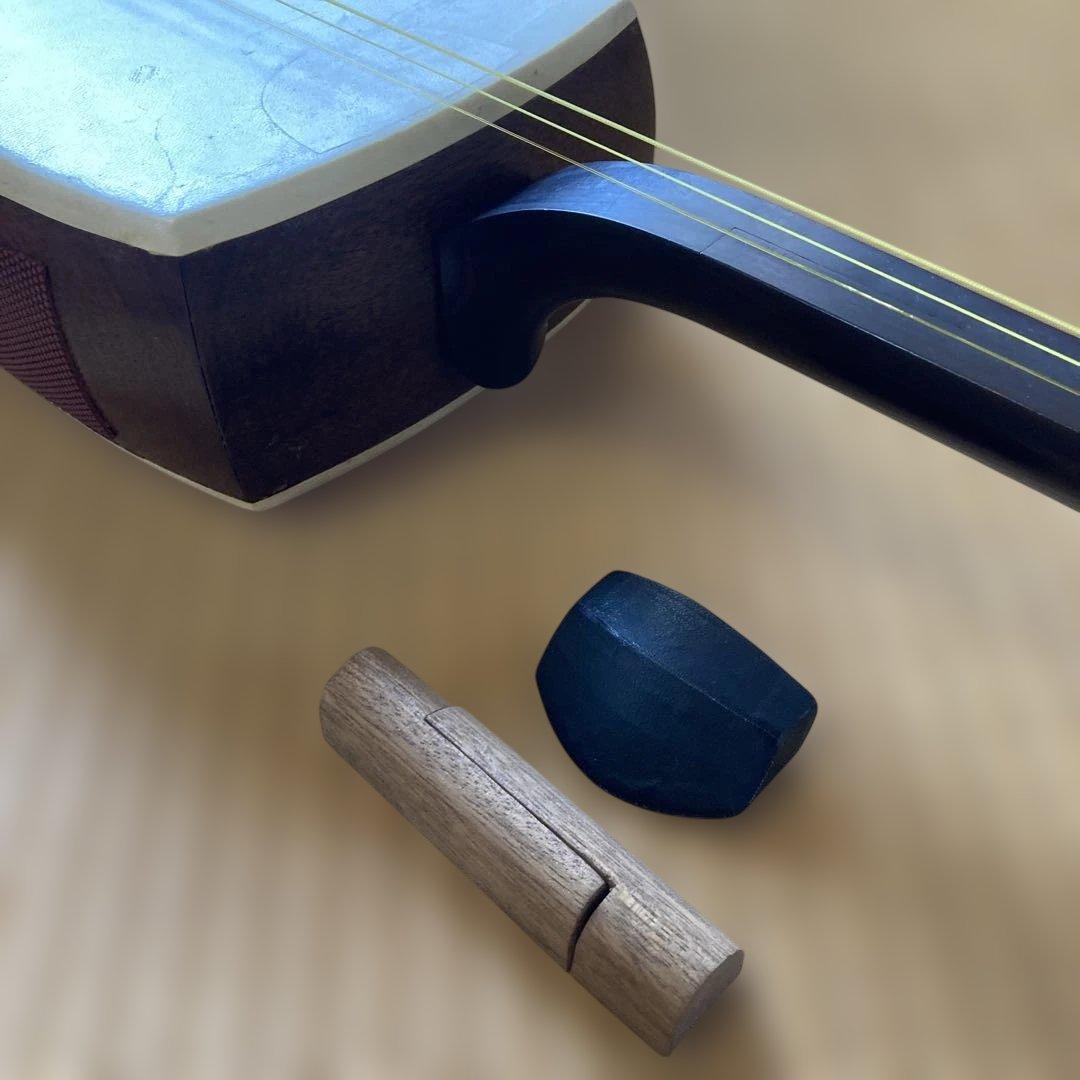 三味線1棹、収納長袋及び三味線の2棹立箱の3点セット