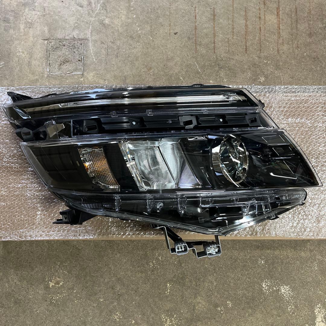 80 ヴォクシー 前期 ZWR ZRR80G 右 ヘッドライト