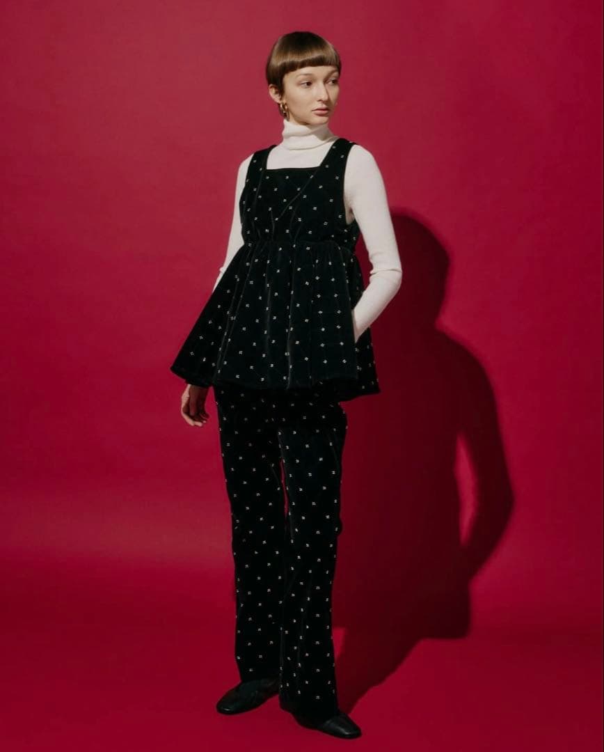 ※期間限定お値下げ中※ perna ベロアビジューパンツ　新品未使用　紙タグ付き