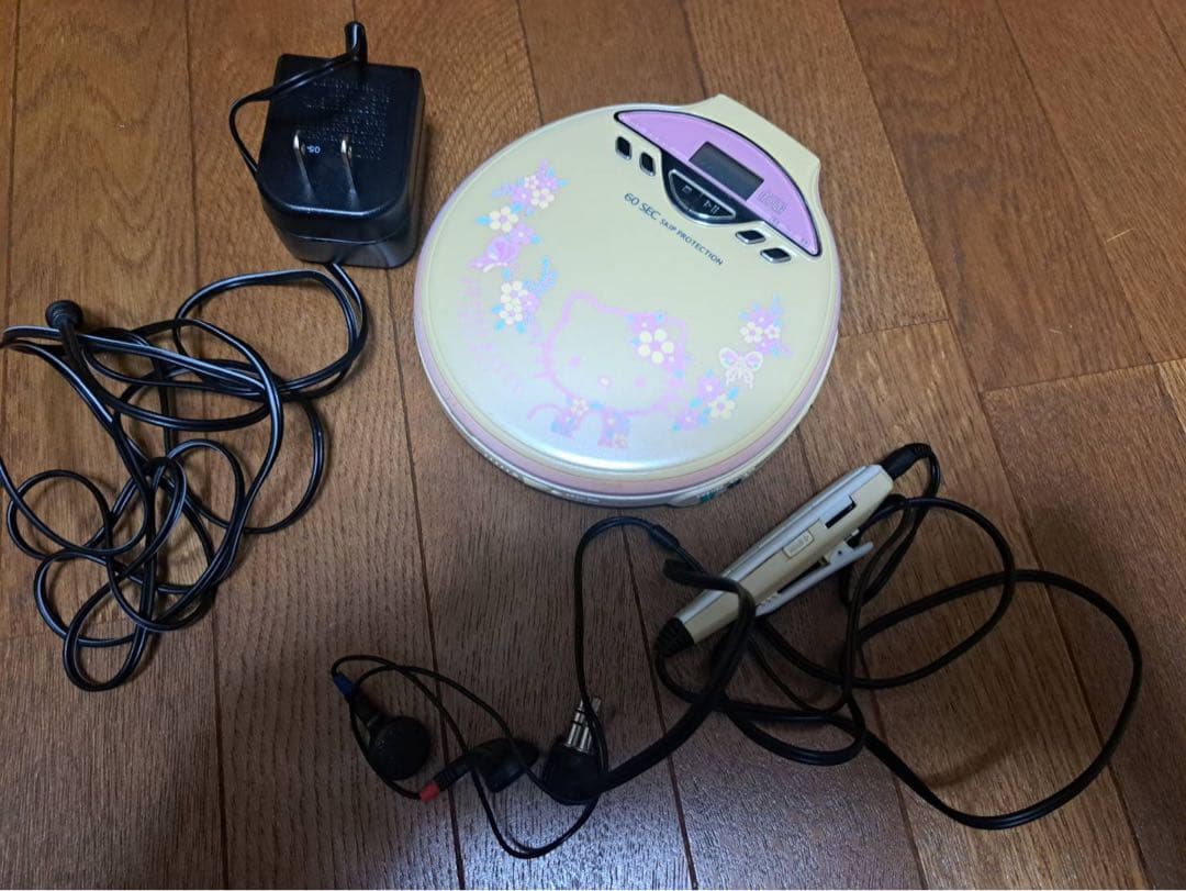 平成レトロ　ハローキティ　ポータブルCDプレーヤー　キティ