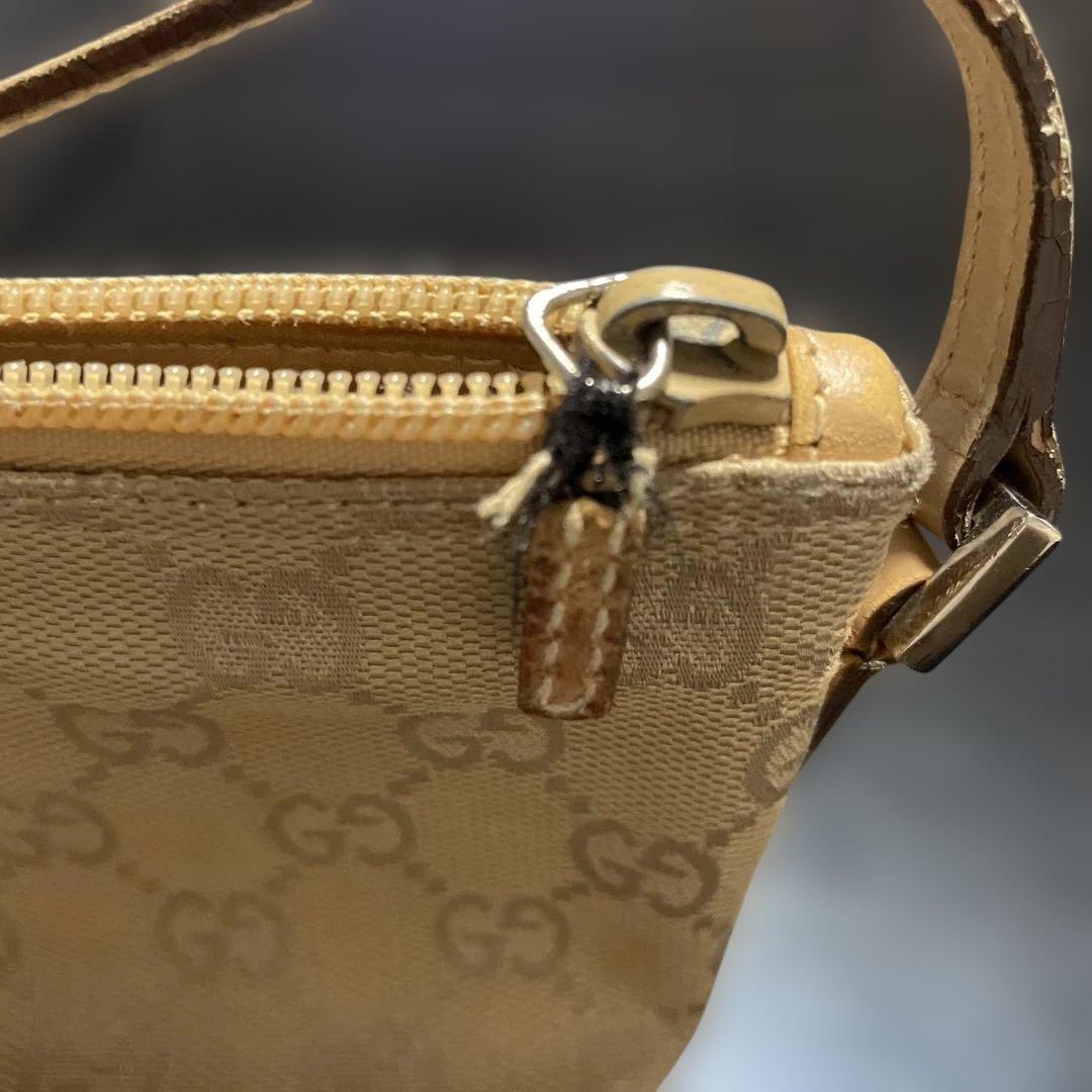 GUCCI ベージュ クラッチバッグ