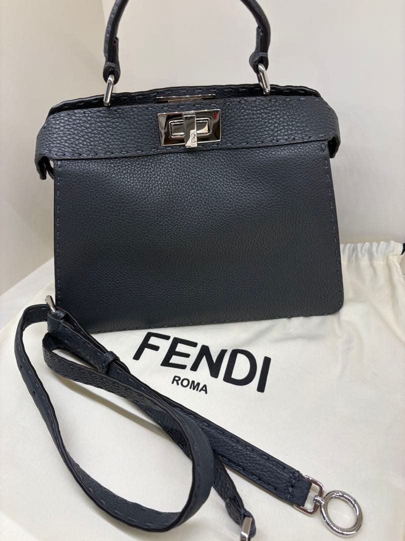 ⭐︎極美品⭐︎FENDI ピーカブー