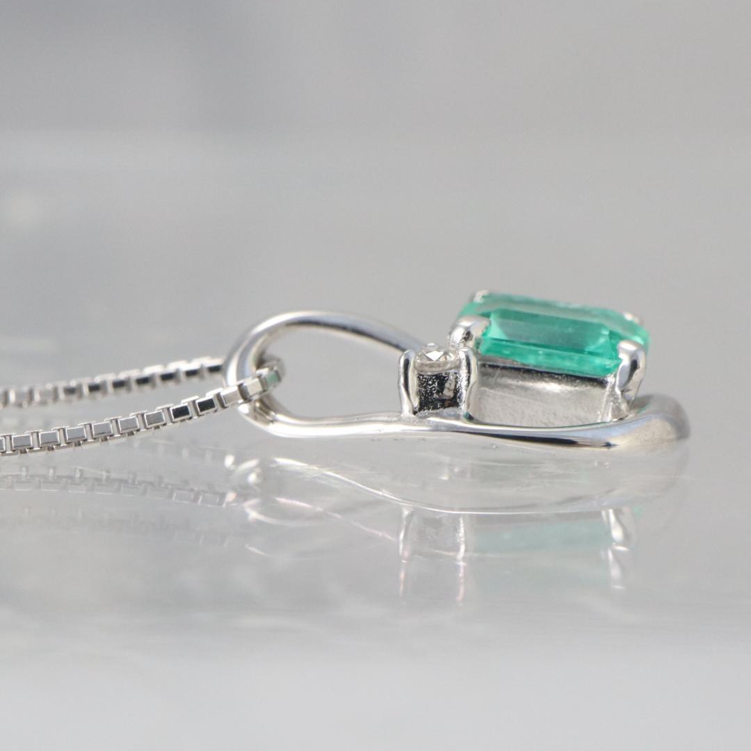 K18WGエメラルド0.38カラットダイヤモンド0.01カラットペンダントトップ