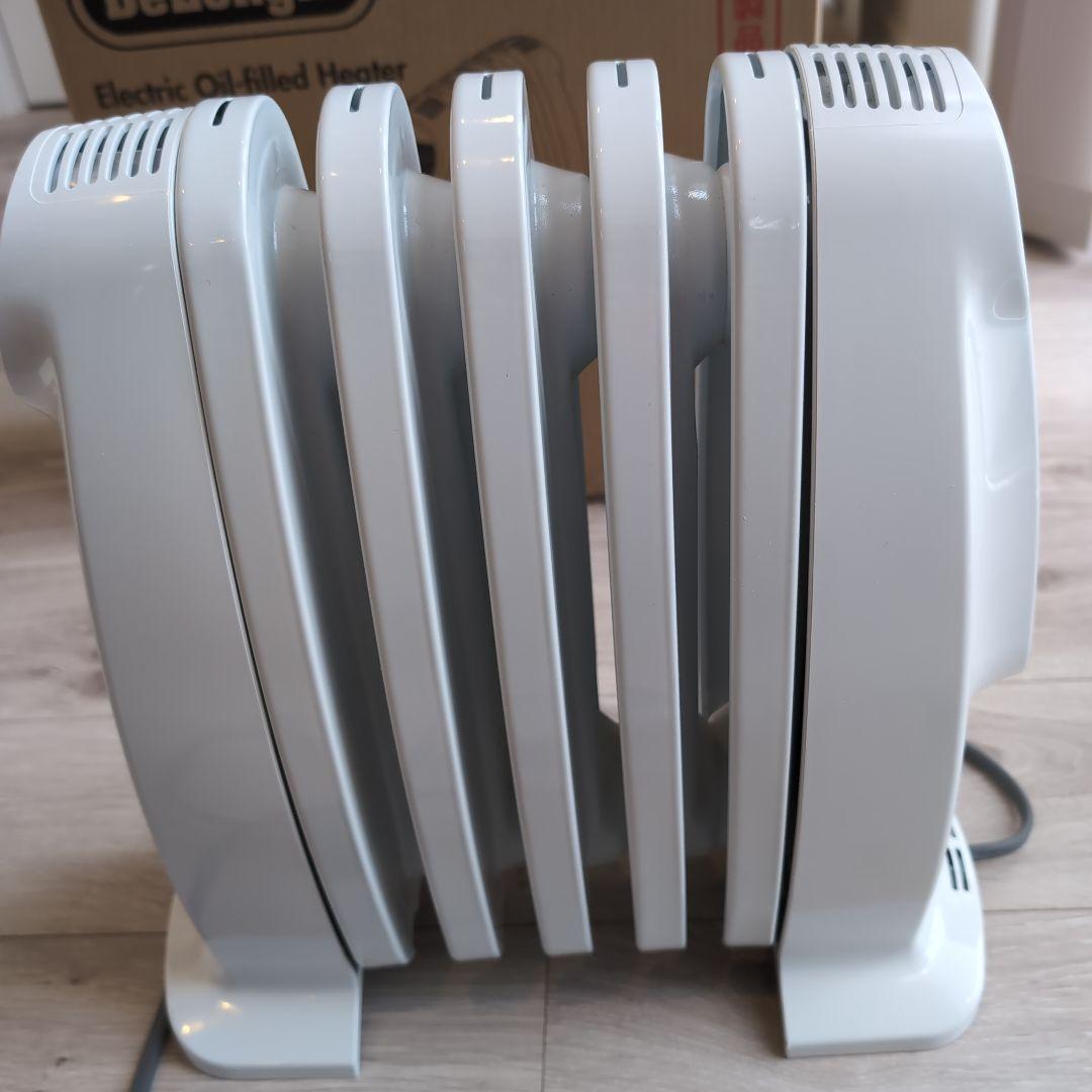 デロンギ　オイルヒーター NJ0505E　ホワイト　3畳まで