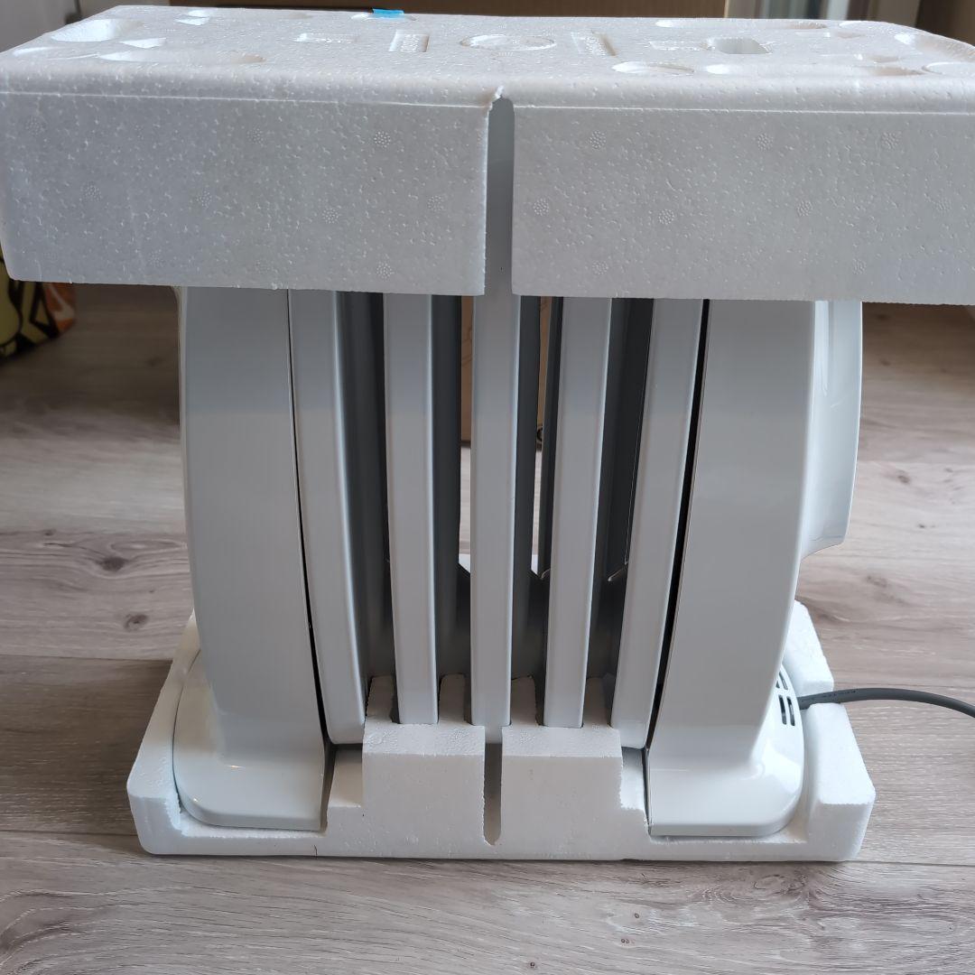 デロンギ　オイルヒーター NJ0505E　ホワイト　3畳まで