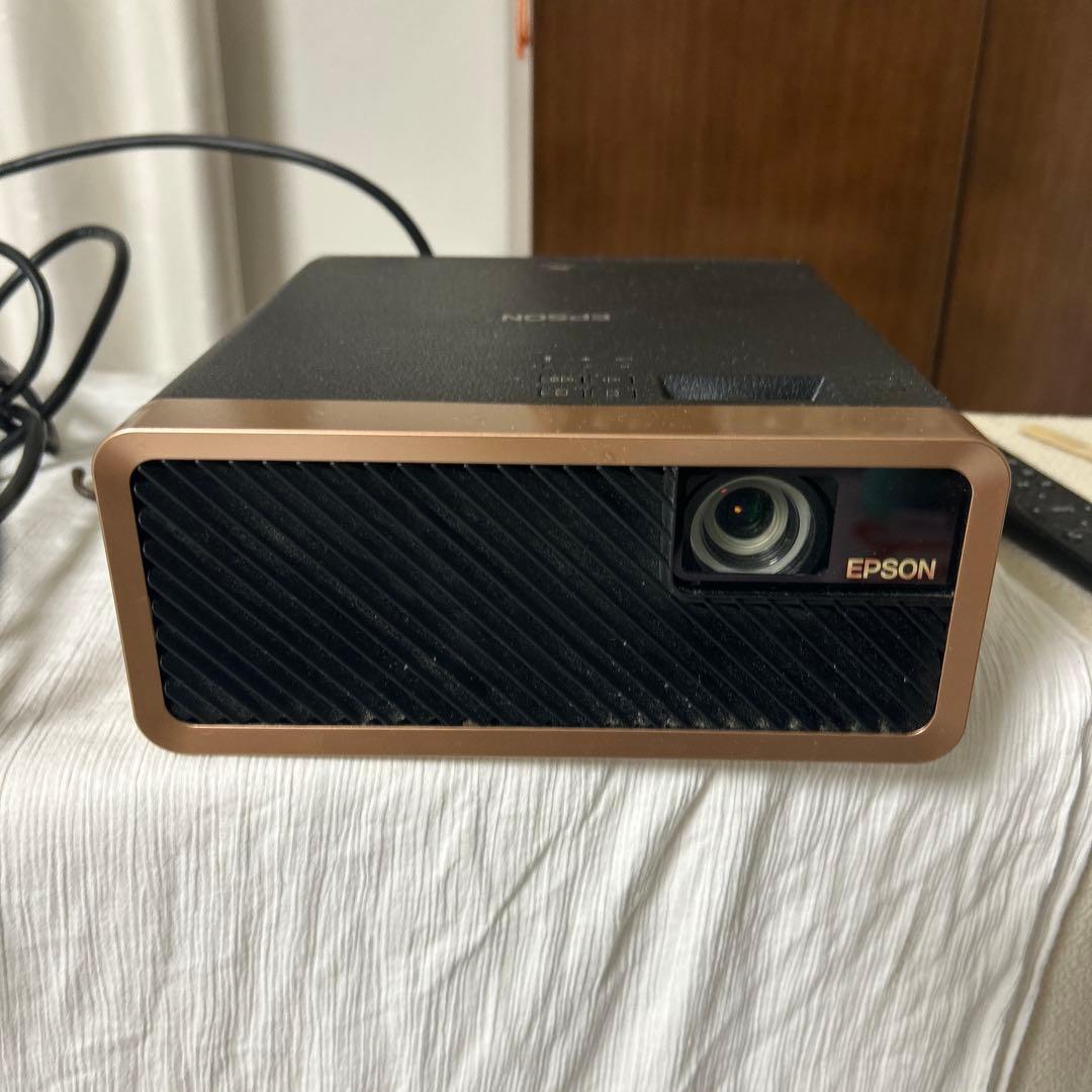 極美品　最終値下　断捨離価格　エプソン　EF-100B プロジェクター
