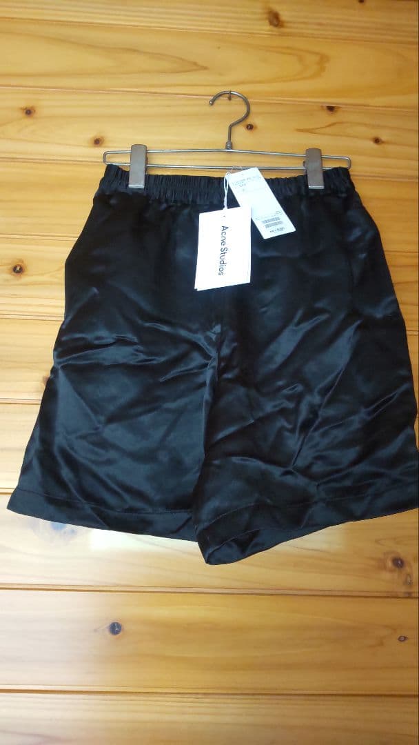 【新品・未使用】Acne Studios 黒 サテン ショートパンツ