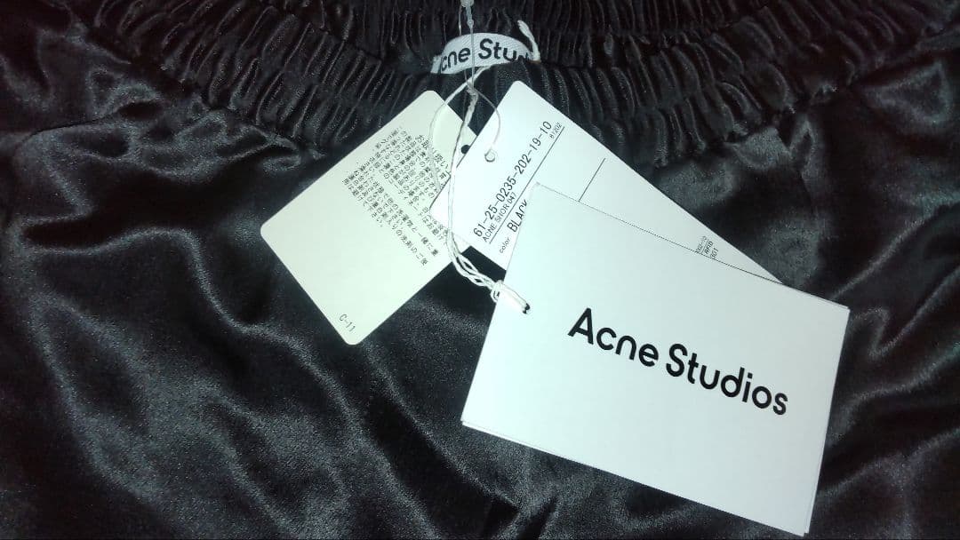 【新品・未使用】Acne Studios 黒 サテン ショートパンツ