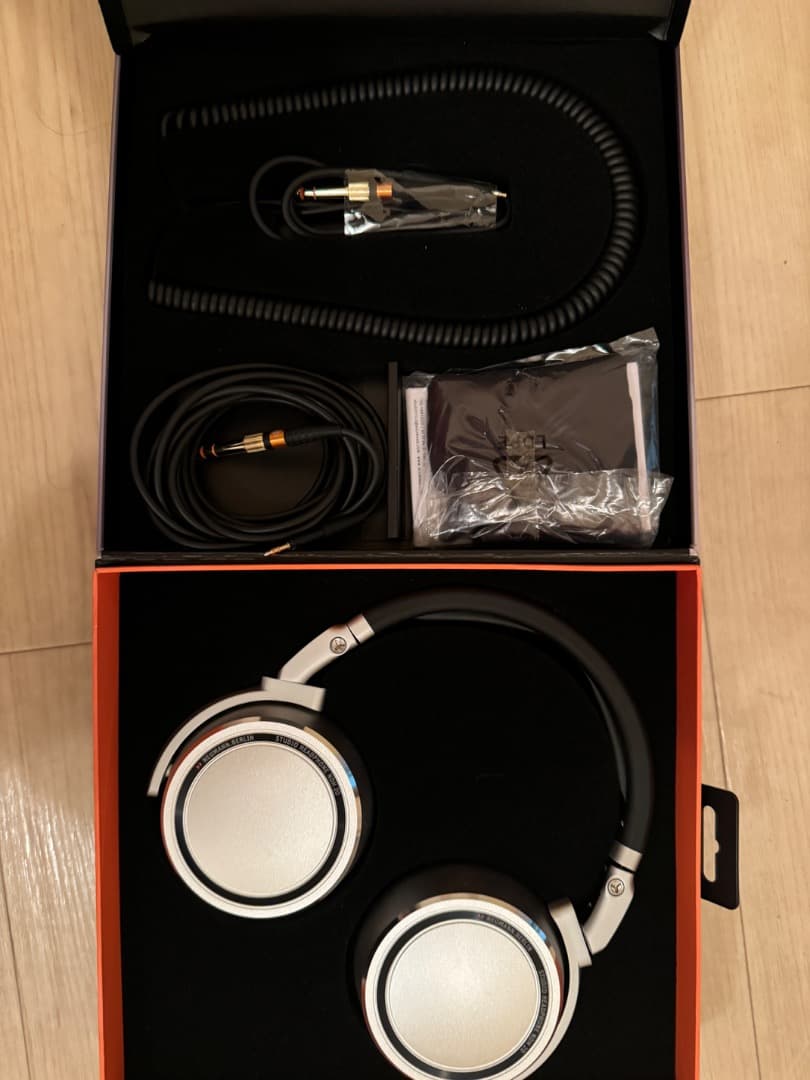 ノイマン　スタジオ用密閉型ヘッドフォン NDH 20 NEUMANN