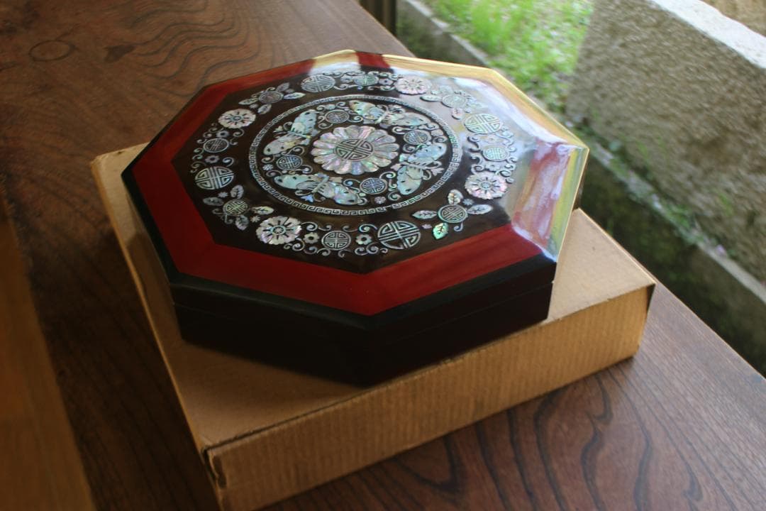 デッドストック！八角デザインに優美な螺鈿細工の映える蓋物（検民芸小物入れ弁当箱