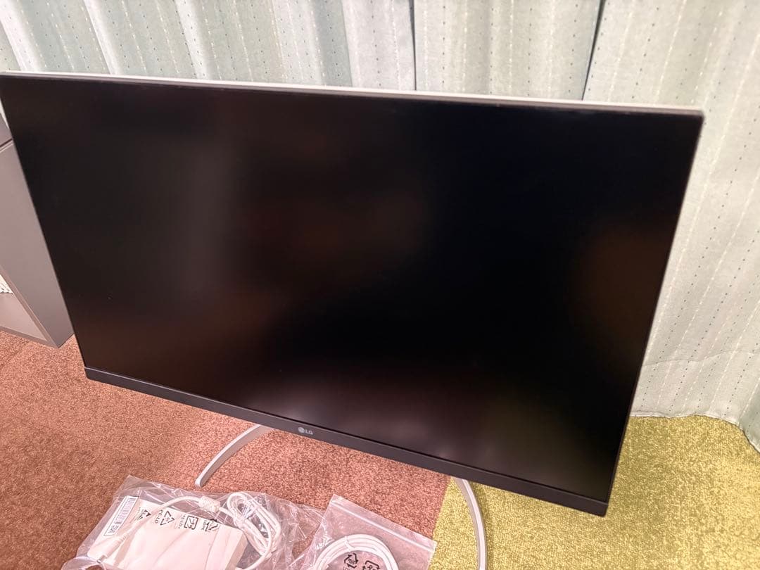 LG 4Kモニター UltraFine 27UQ850V-W 27インチ