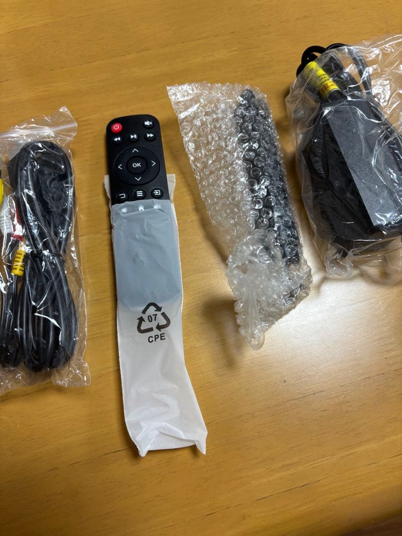 FUDONI ミニプロジェクター 1080P 本体