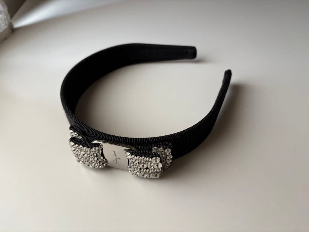 フェラガモ ビジュー　カチューシャ