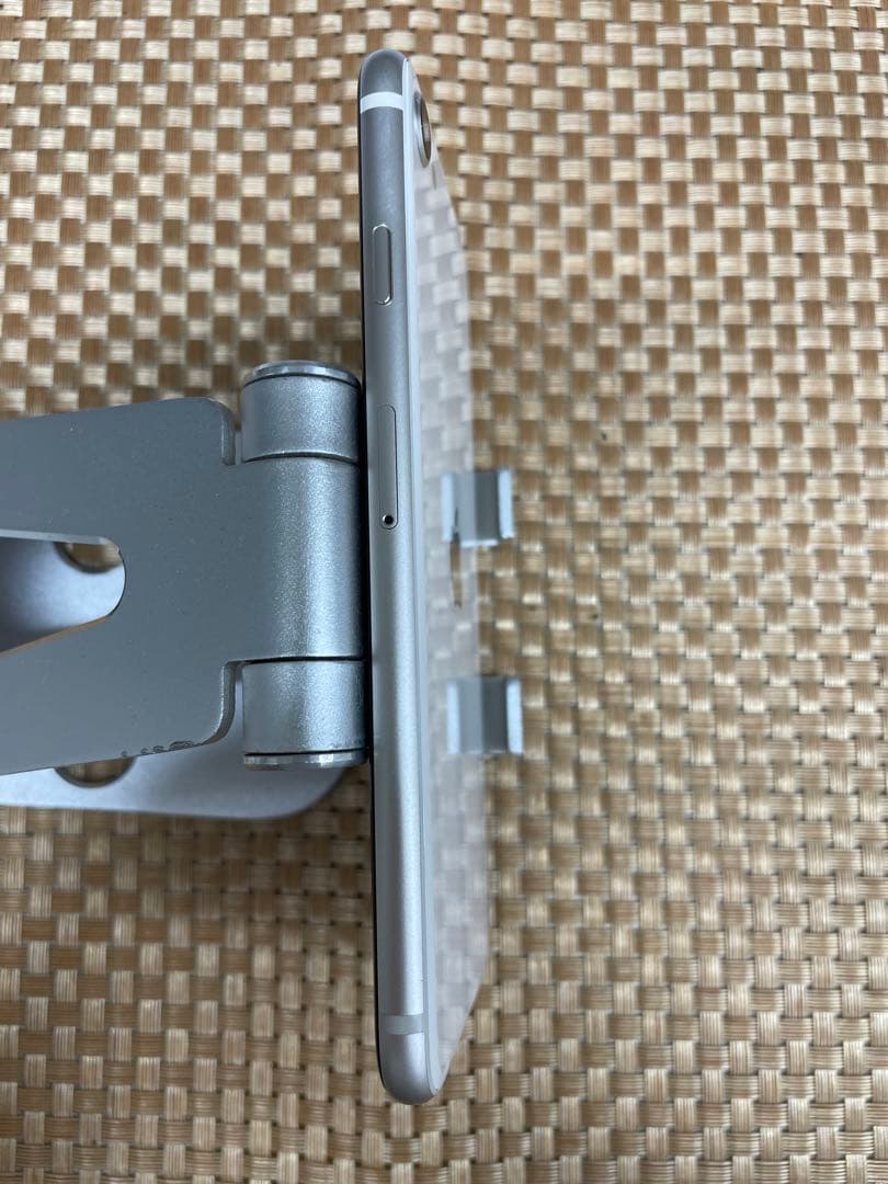 iPhone SE 第3世代 64 GBスターライトSIMフリー【2314】