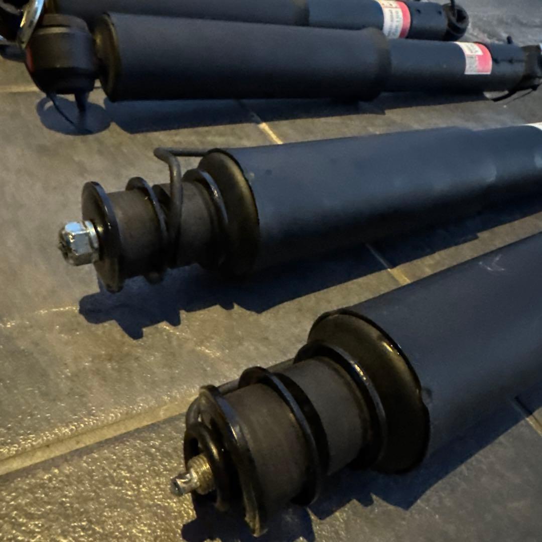 う*け様 再再販ランドクルーザー70 純正ショック 前後4本