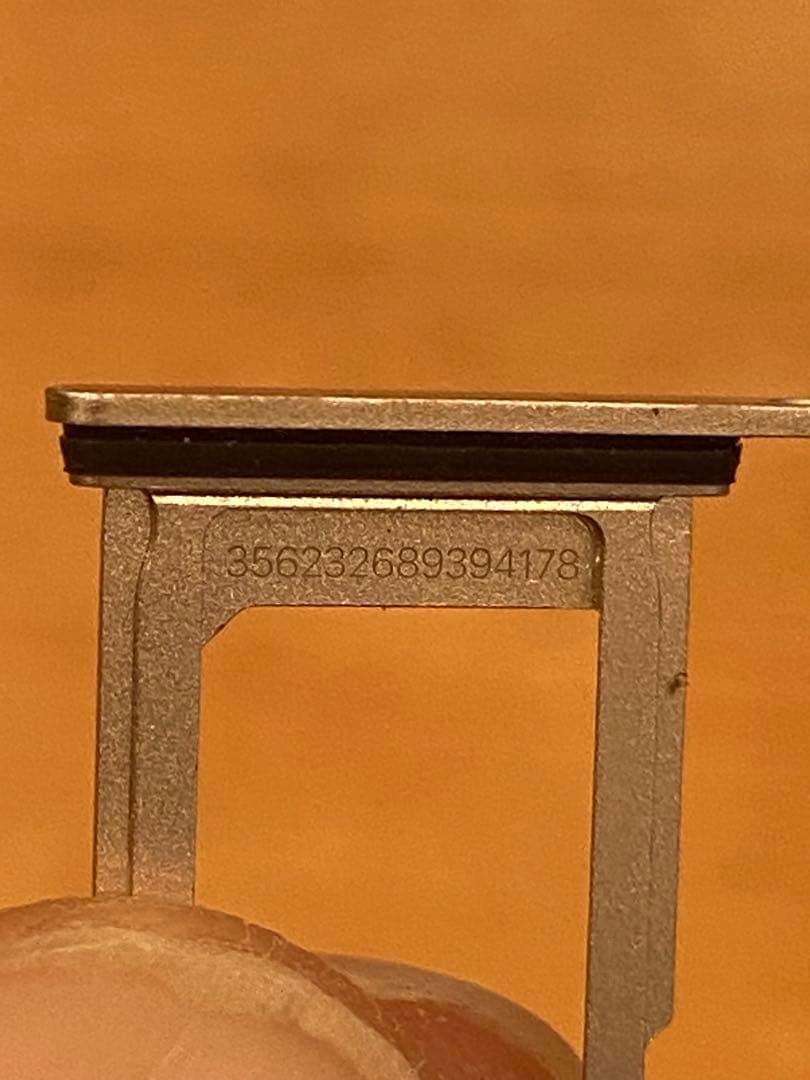 【ジャンク品】iPhone13miniホワイト本体　※起動不可・背面ガラス割れ