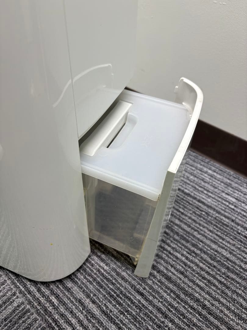 【美品】SHARP 空気清浄除湿機・乾燥機 ホワイト　CV-EF120衣類乾燥