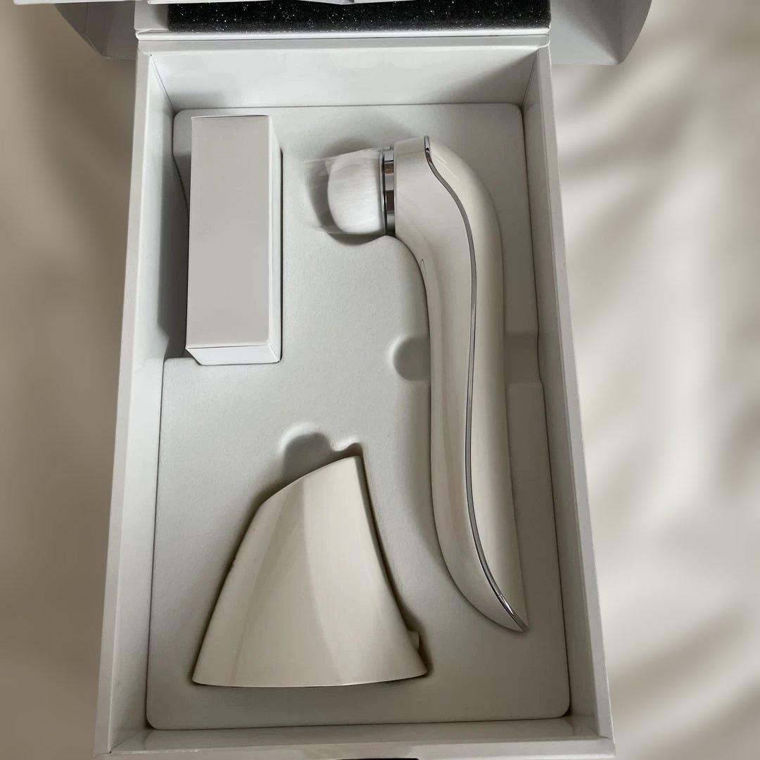 新品、未使用。ReFa CLEAR 洗顔ブラシ ホワイト