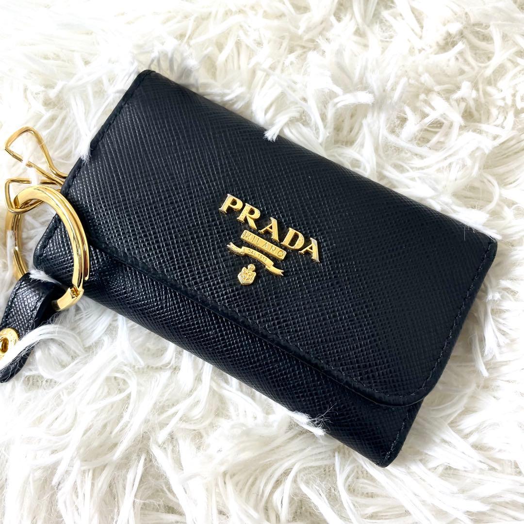 プラダ　PRADA キーケース　ゴールド　サフィアーノ　レザー　ブラック　黒