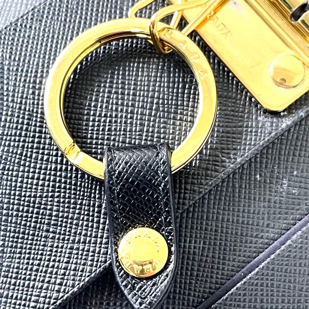 プラダ　PRADA キーケース　ゴールド　サフィアーノ　レザー　ブラック　黒