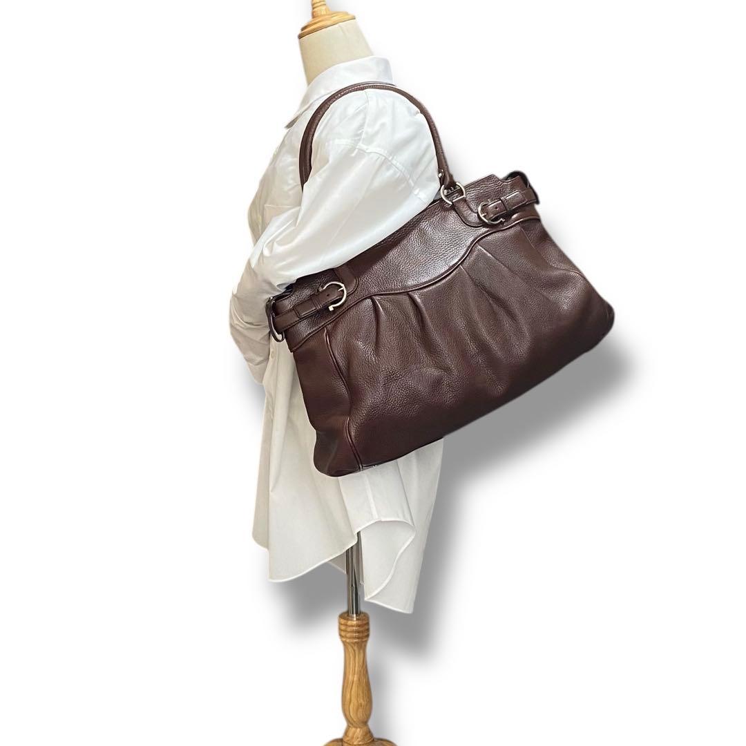 バッグ Ferragamo Gancini leather handbag