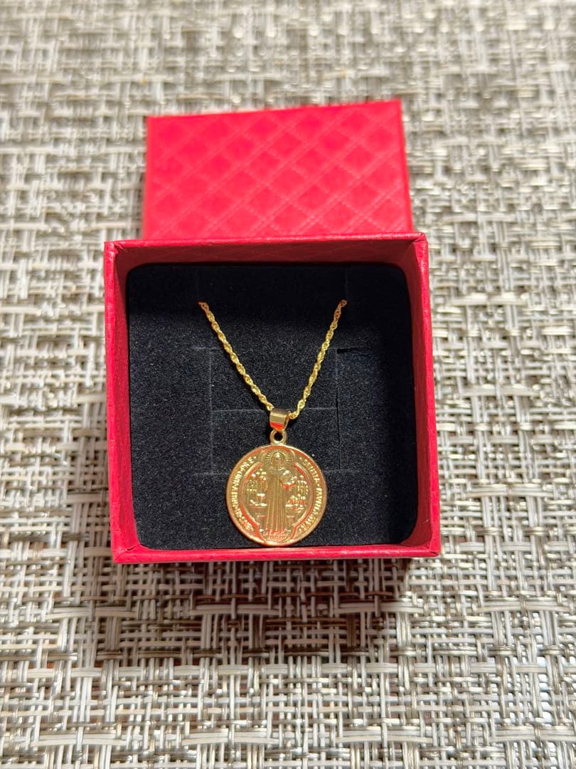 K18 St. Benedictゴールドメダル型ネックレス!