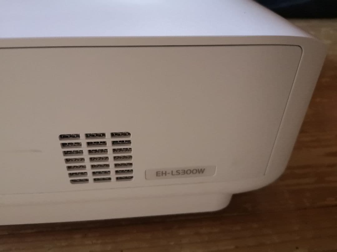 EPSON EH-LS300W プロジェクター　YAMAHA スピーカー