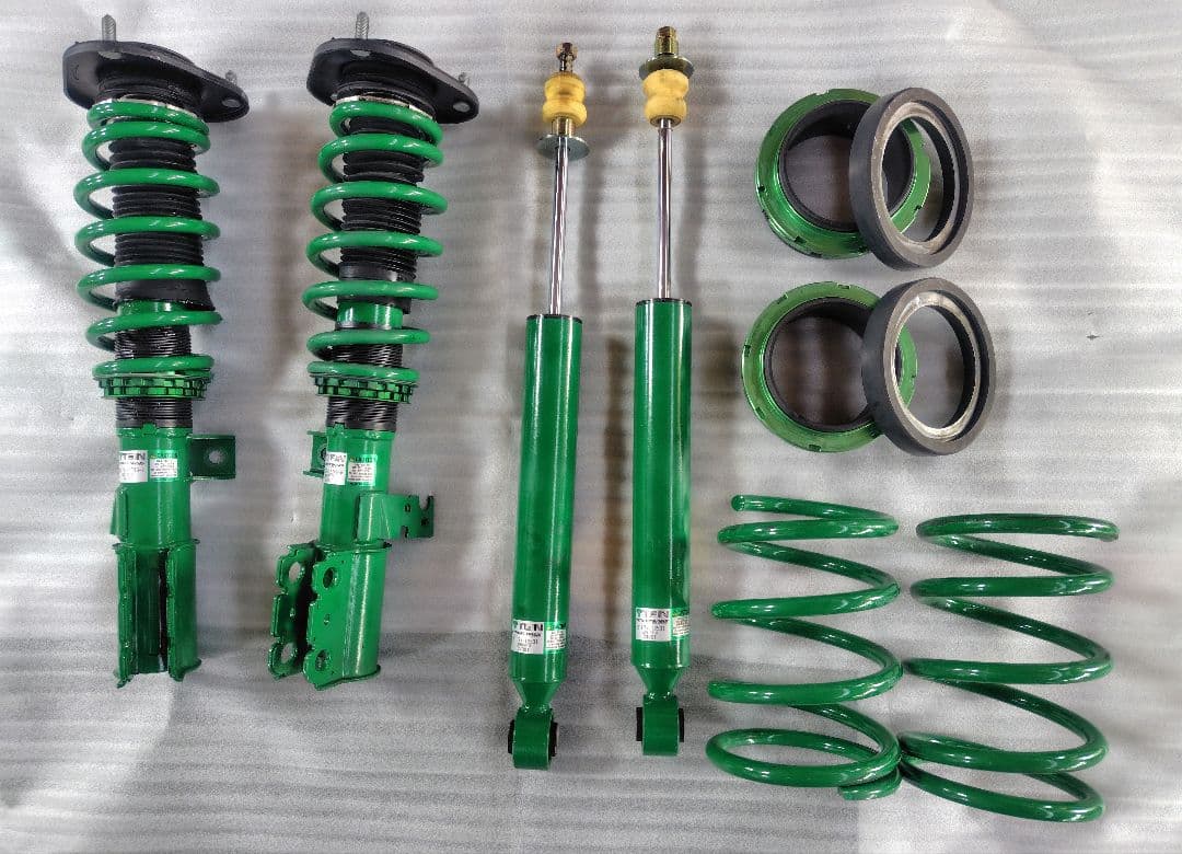 トヨタ　アイシス　車高調