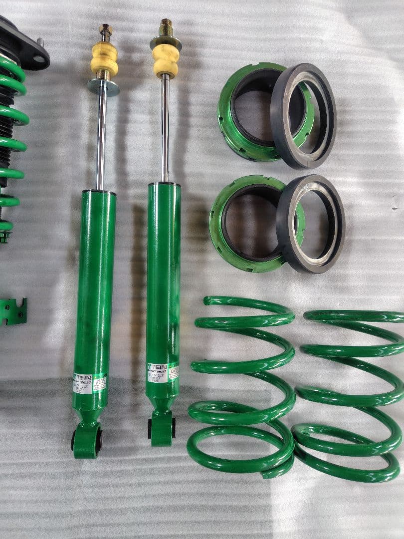 トヨタ　アイシス　車高調