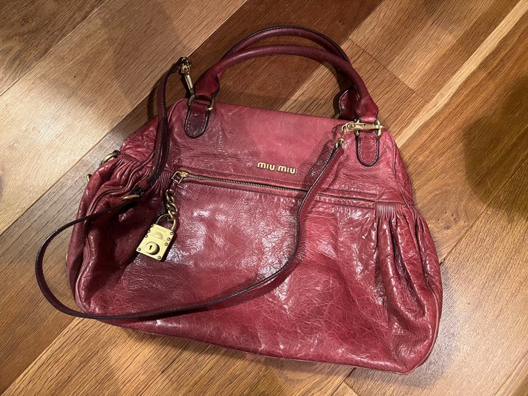 Miu Miu バーガンディレザー ハンドバッグ