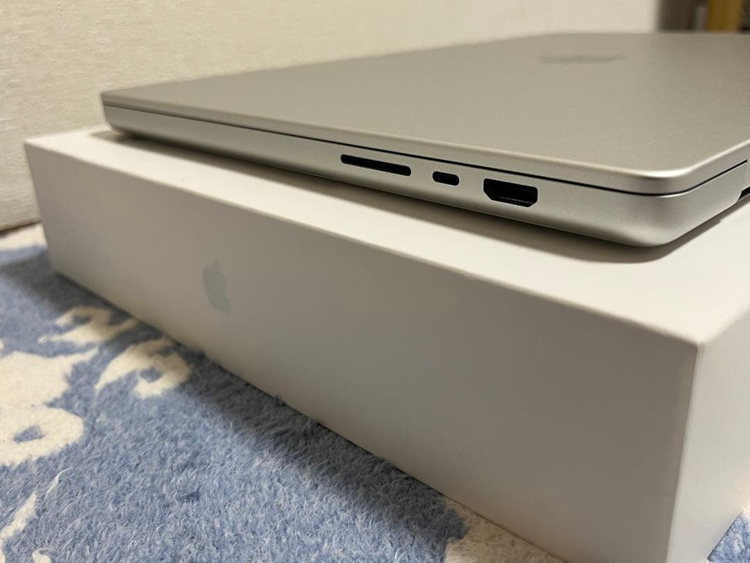新品同様 MacBook Pro M2 Pro 16.2 16GB/512GB