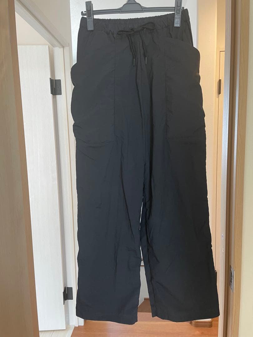 テアトラ　ブラック　パンツ