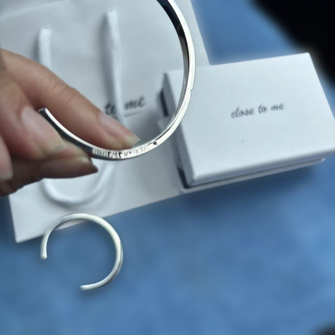 新品未使用★close to me シルバーバングル ペアです。2点セット