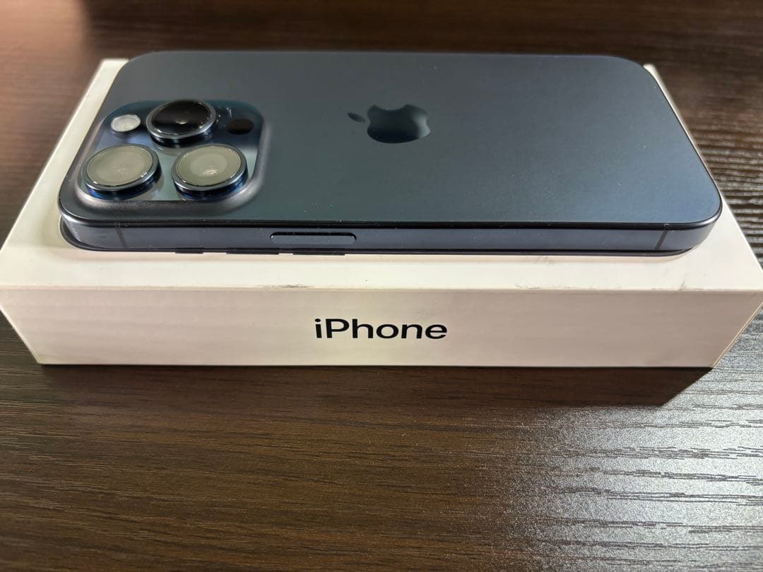 【極上美品/本体傷なし】iPhone15Pro256GB★Moft X＆ケース付