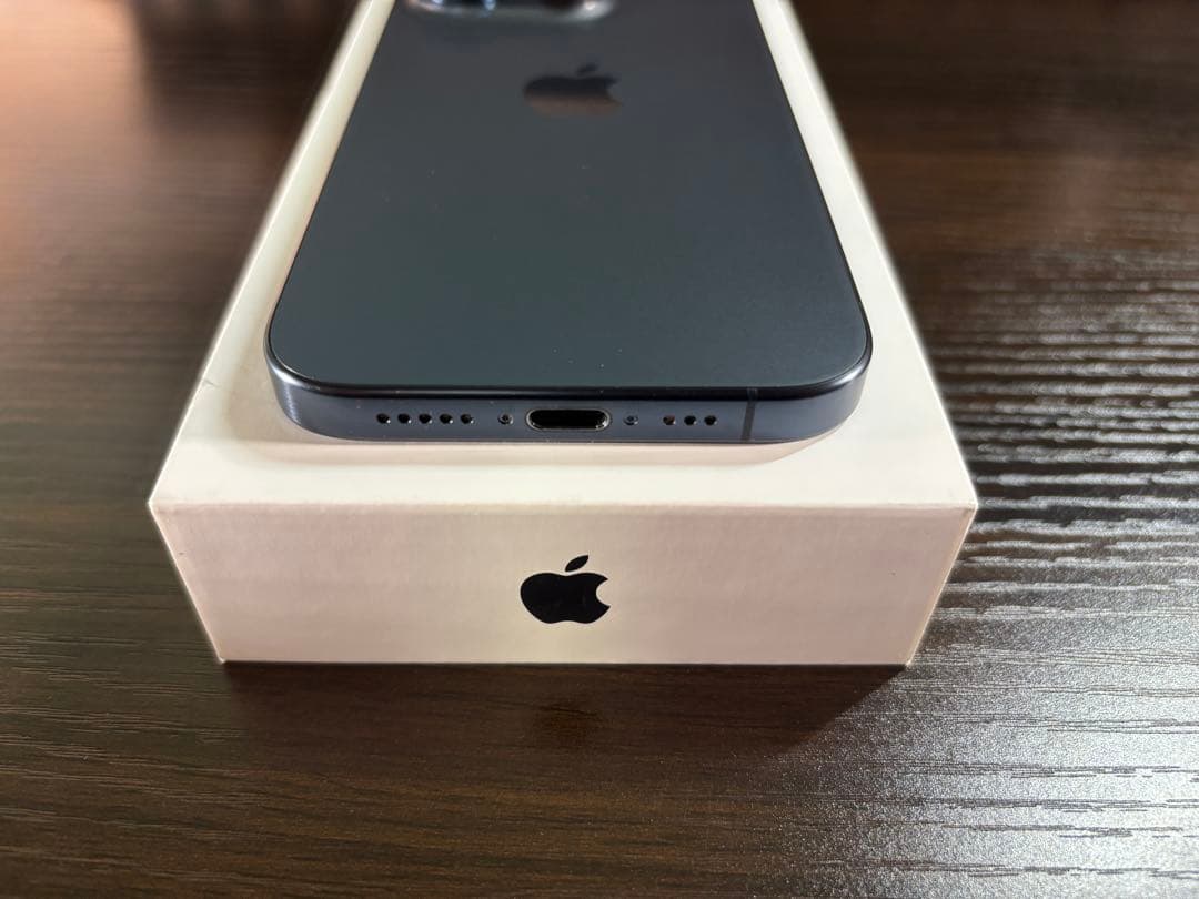【極上美品/本体傷なし】iPhone15Pro256GB★Moft X＆ケース付