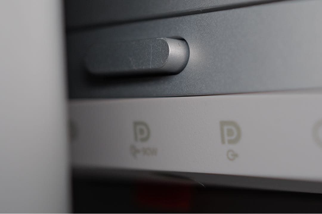 Dell U2723QX 27インチ 4K USB-C モニター U2723QE