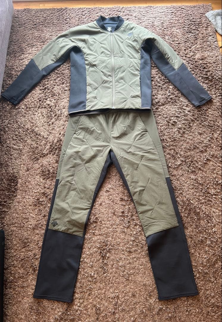 値下　デサント　アウトドア用　オリーブグリーン上下セット　 Oサイズ