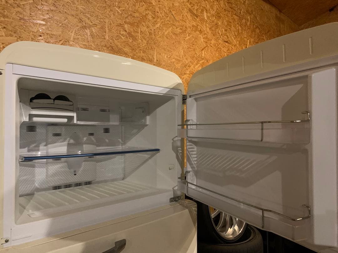 SMEG（スメッグ）社製冷凍冷蔵庫　クリーム 100V FAB50P 右開き