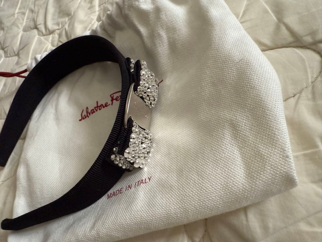 フェラガモ　カチューシャ　美品