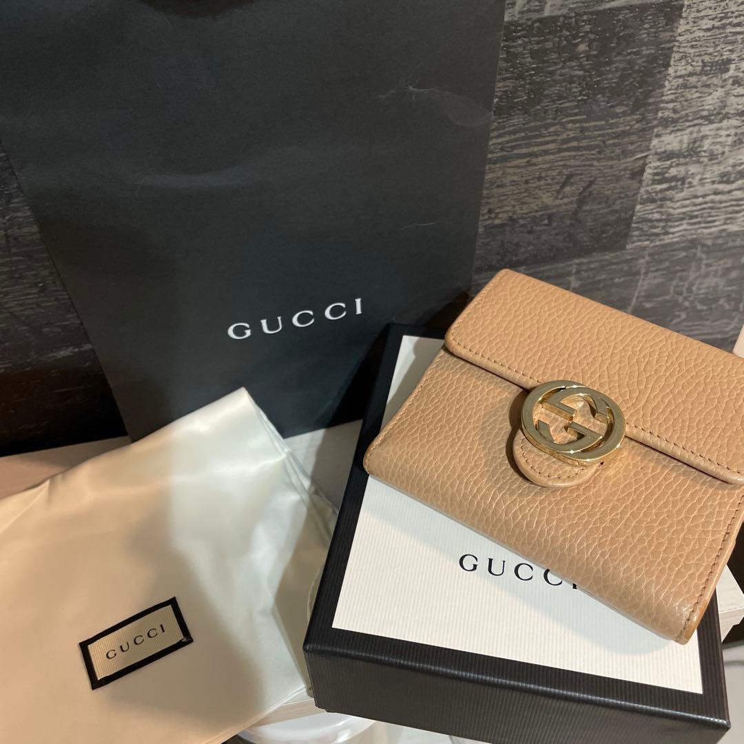 GUCCI ベージュ 2つ折り財布