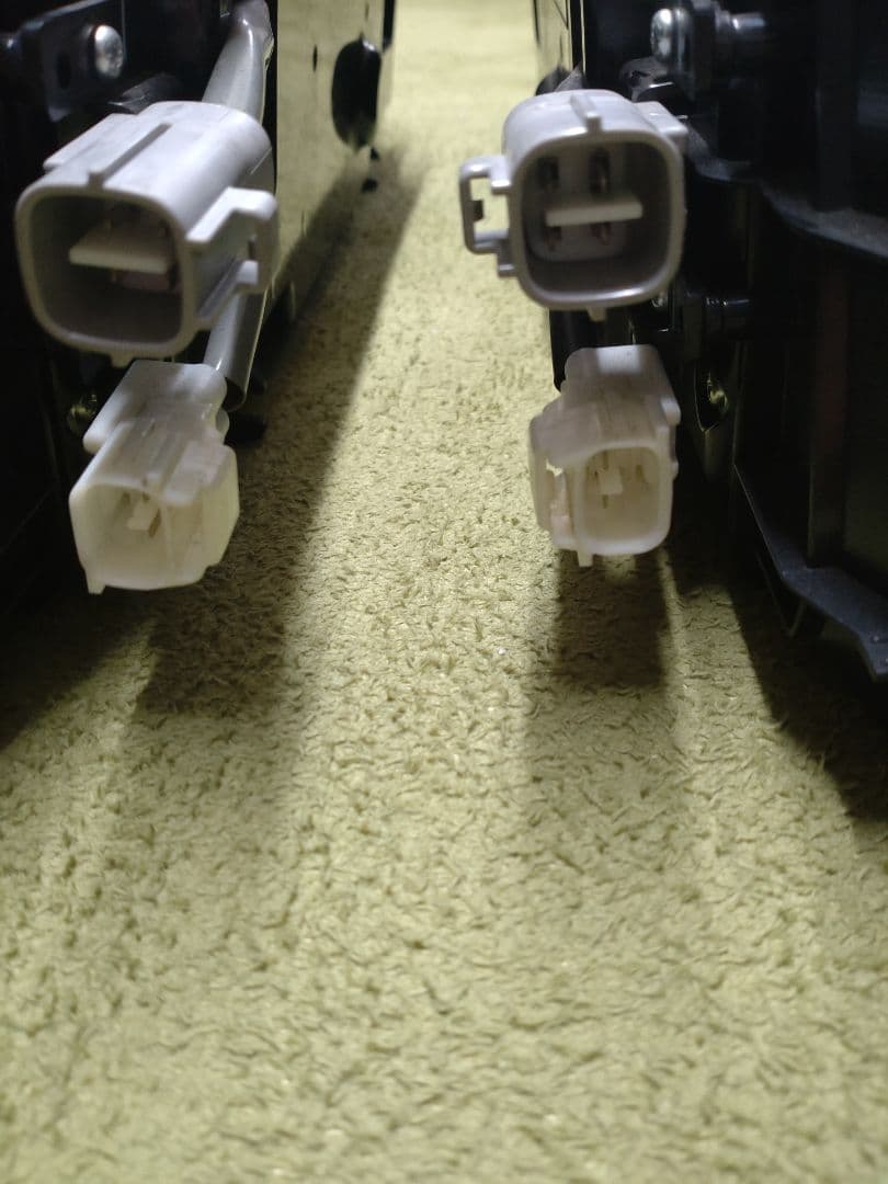 小糸 ３連LEDテールランプ 赤/クリア