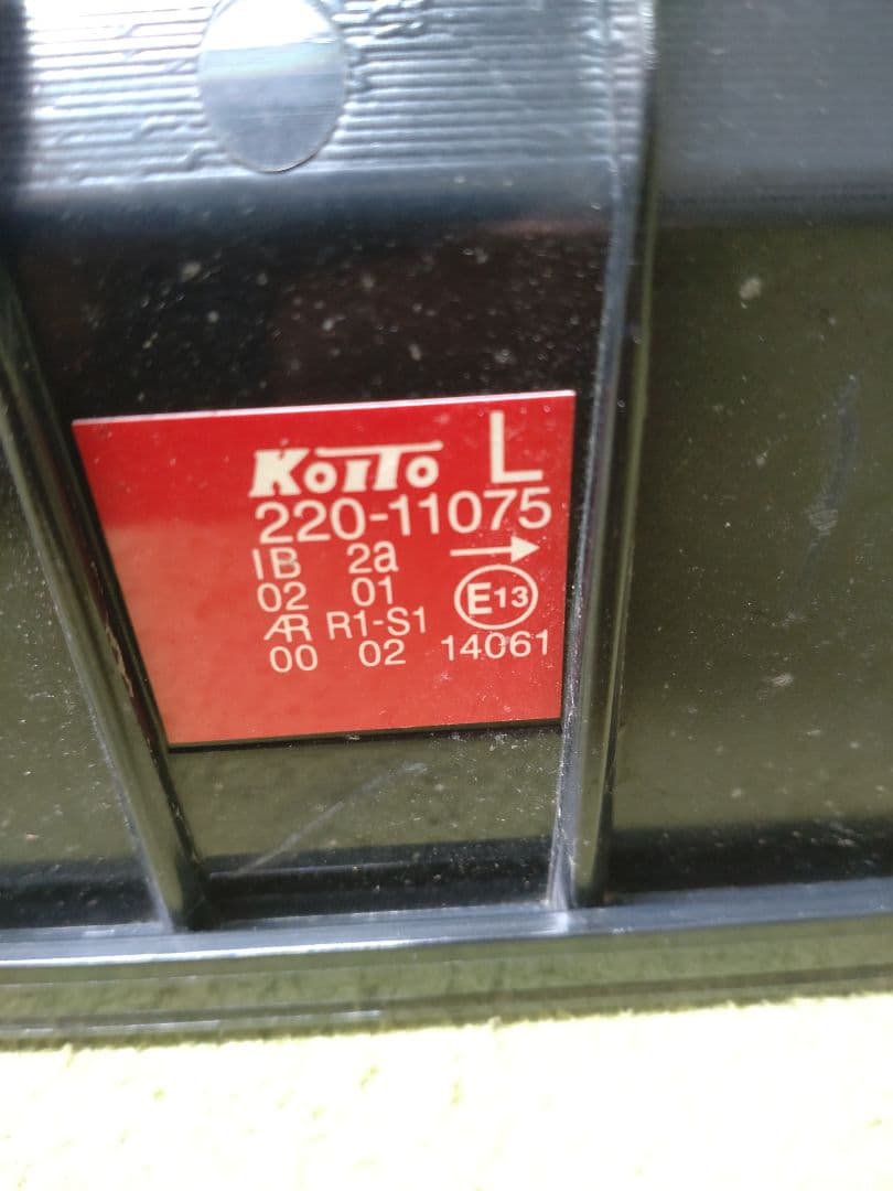 小糸 ３連LEDテールランプ 赤/クリア