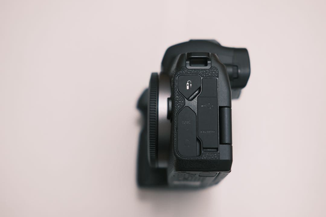 Canon EOS R ボディ　　BG-22